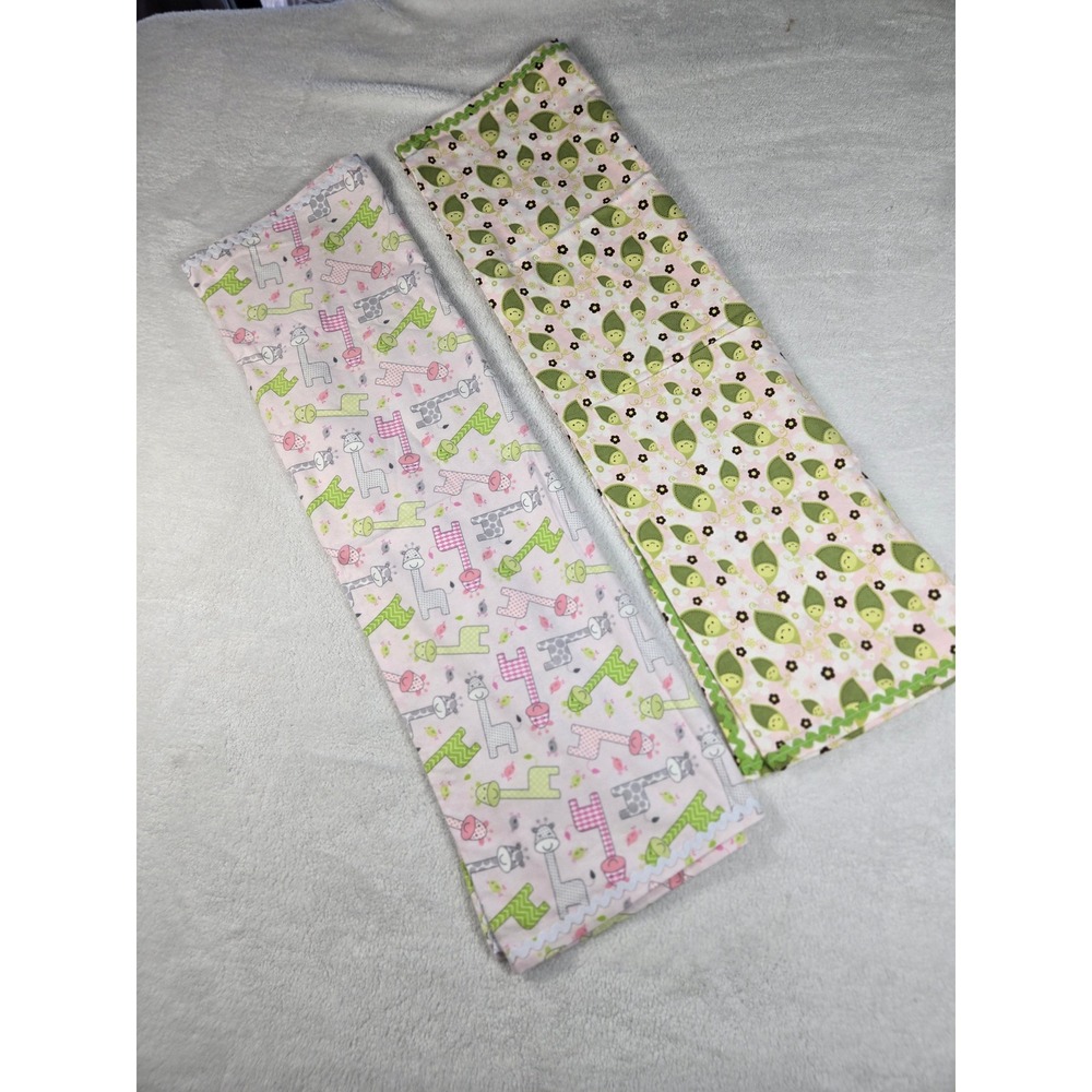 Set 2 Flannel Receiving Blankets Pink‎ Green Giraffe Peas in a Pod Ric-Rac Trim